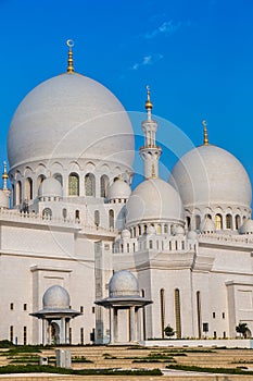 Sheikh Zayed Mosque in Middle East United Arab Emirates with reflection on water. Abu Dhabi