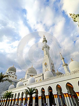 Sheikh Zayed Solo Mosque becoming a magnificent and Informative religious tourist destination