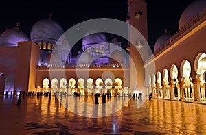 Sheikh Zayed white mosque in Abu Dhabi interior and exteriorr