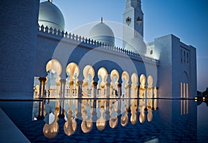 Sheikh Zayed White Mosque in Abu Dhabi at night