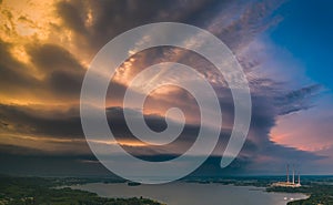Shelf cloud ahead of severe storm approaching