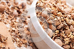 Shelling walnuts