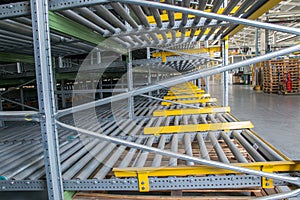 Shelving gravity for pallets