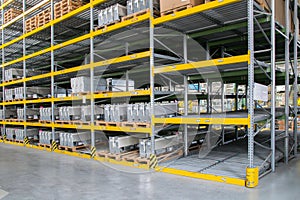 Shelving gravity for pallets