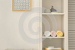 Shelving unit with clean towels