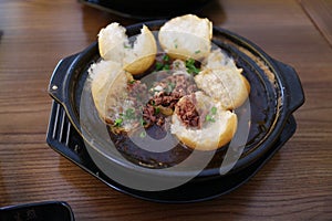 Sheng Jian is one of the specialty snacks in Wuxi
