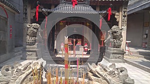 Shenzhen, China: burn incense and worship Buddha in the temple