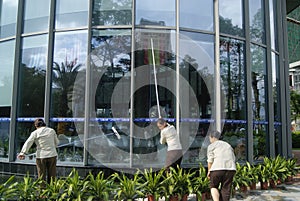 Shenzhen, China: cleaners in cleaning the glass