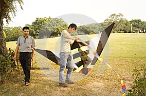 Shenzhen, China: people flying kites