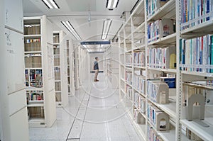 Shenzhen library, readers in reading