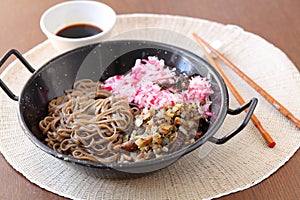 Shiitake mushrooms with soba and radish in a wok