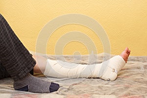 Shin injury medical first aid fixing bandage