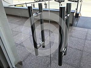 Shiny Round Shape stainless steel pipe Glass door handles with accessories fixed for an Entrance