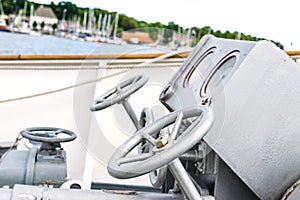 Ship anchor windlass