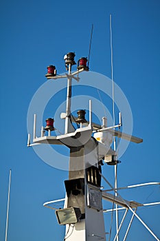 Ship antennas and navigation system