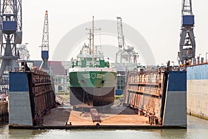 Ship drydock