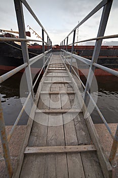 Ship gangway