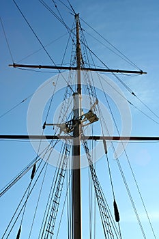 Ship mast