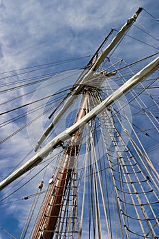 Ship mast