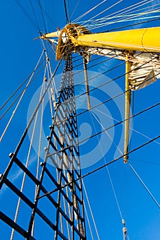 Ship mast