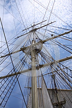 Ship mast