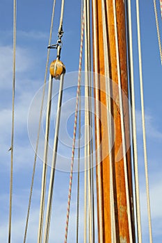 Ship mast and pulley with ropes