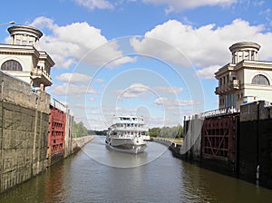 Ship and sluice photo