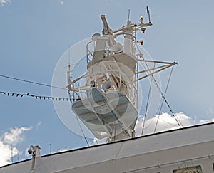 Ships antenna and navigation system in a sky