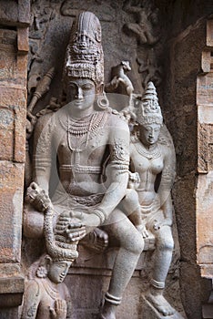Shiva garlanding a devotee, Gangaikonda Cholapuram, Tamil Nadu