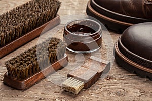 Shoe shine. Brushes for cleaning and polishing shoes. Cream brush and boots
