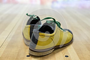 Shoes bowling yellow green on wood