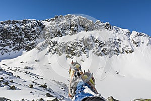 Shoes with a semi-automatic crampons