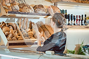 Obchod řazení chléb na být prodané 