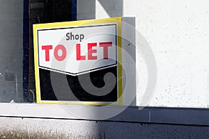 Shop to let sign due to closed business