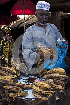 Shopkeeper selling plantain in Bamako