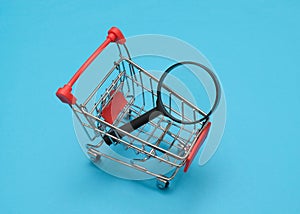 Shoppin cart with magnifying glass