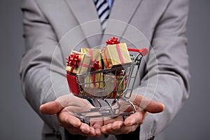 Shopping cart with gift box