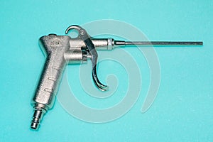 Short blow gun with an additional tip