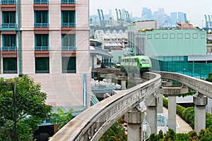 Short monorail train photo