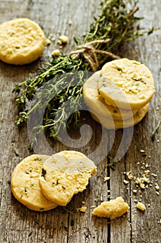 Shortbread cookies with thyme and parmesan