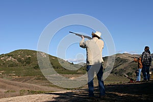 Shot gun shooting img