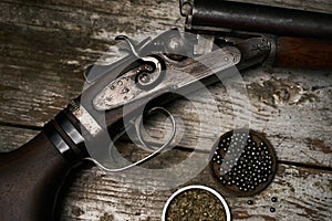 Shotgun rifle with gunpowder and many plumbeous fractions
