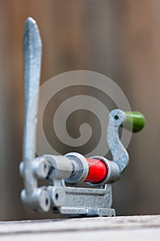 Shotgun shell reloader