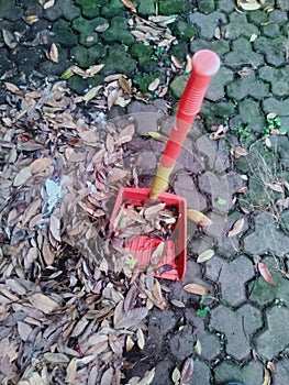 shovel, cleaning tool for cleaning up rubbish in the yard