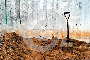 The shovels that are placed on the sand