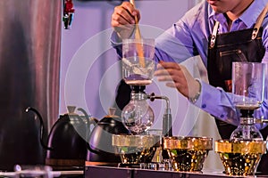 Showcase Syphon Coffee maker by syphonist.