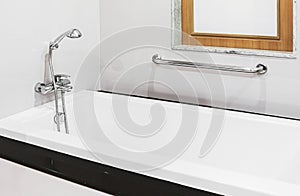 Shower head and faucet bathtub