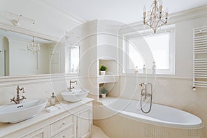 Showy bathroom in cream colors