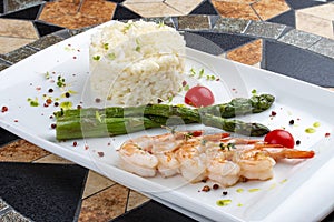 Shrimp and asparagus risotto