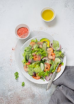 Shrimp and fresh vegetables salad
